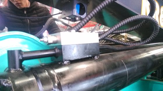 Potężna maszyna do palowania z momentem obrotowym 150 KN.m, udźwigiem 94,3 tony i wagą 50 000 kg